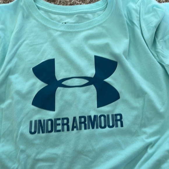 Women’s Under Armour shirt - Picture 2 of 3